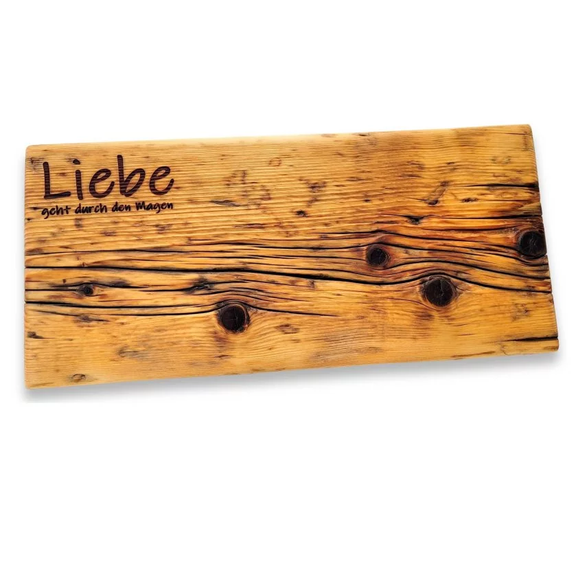Servierbrett aus Massivholz / Altholz in Farbe honey mit Gravur "Liebe geht durch den Magen" Servierbrett aus Massivholz / Altholz in Farbe honey mit Gravur "Liebe geht durch den Magen"